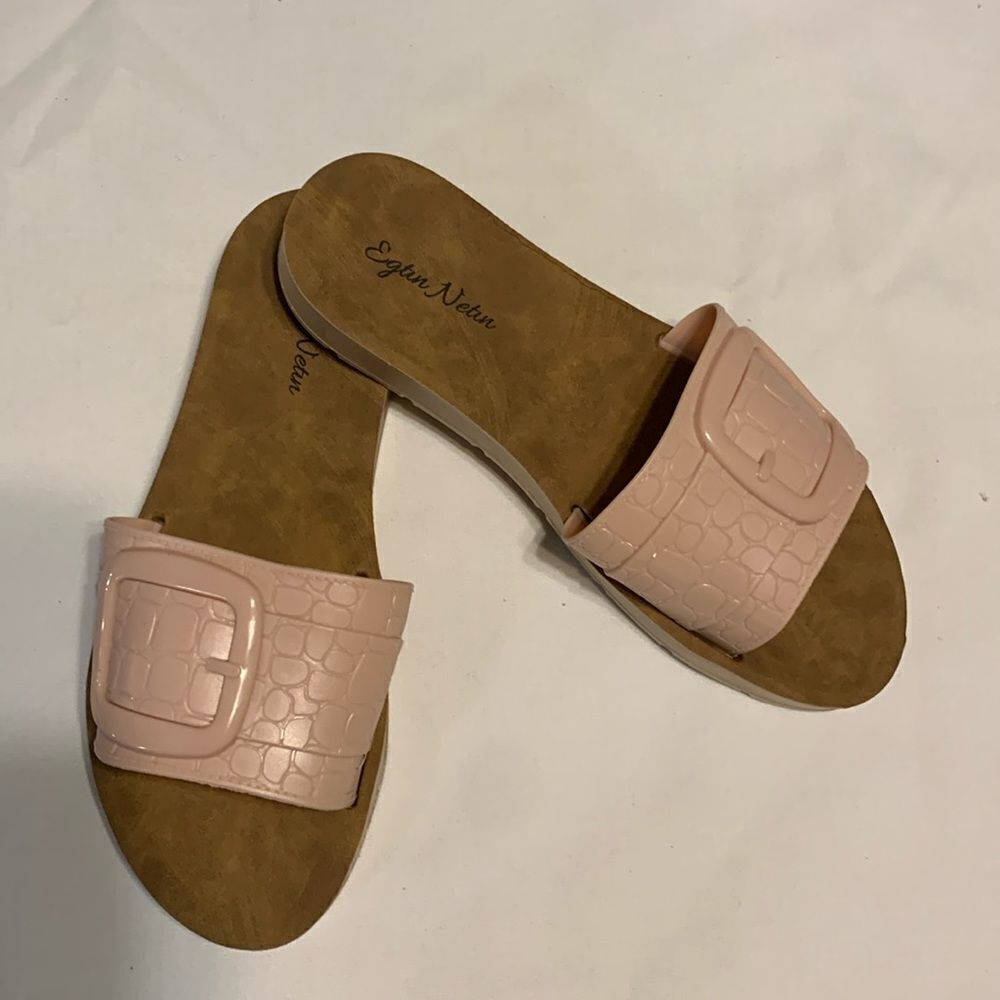 Size 8 women's slides NWT